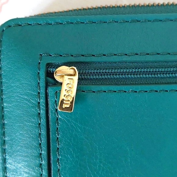Fossil long zip around leather wallet - Picture 10 of 12